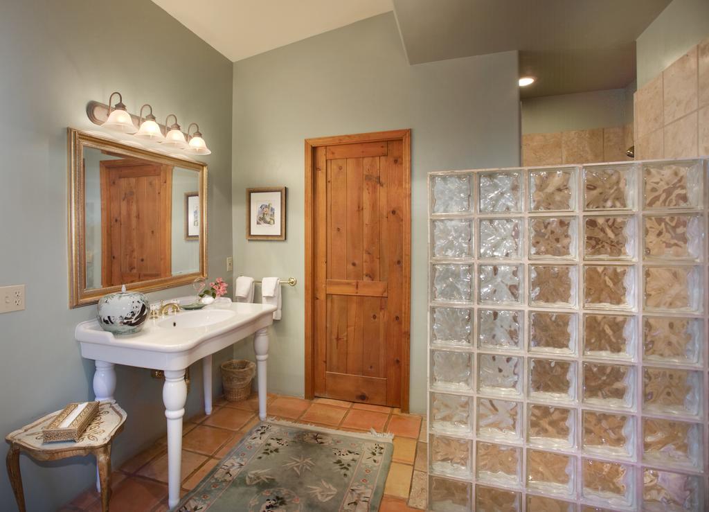 Cactus Cove Bed And Breakfast Inn Tanque Verde Room photo