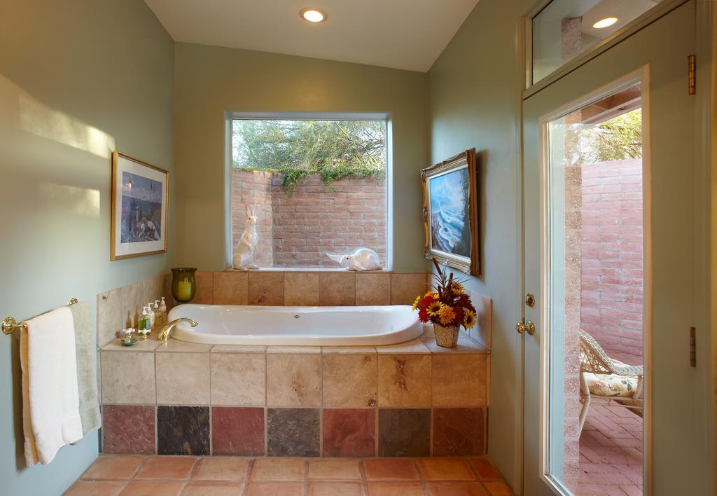 Cactus Cove Bed And Breakfast Inn Tanque Verde Room photo